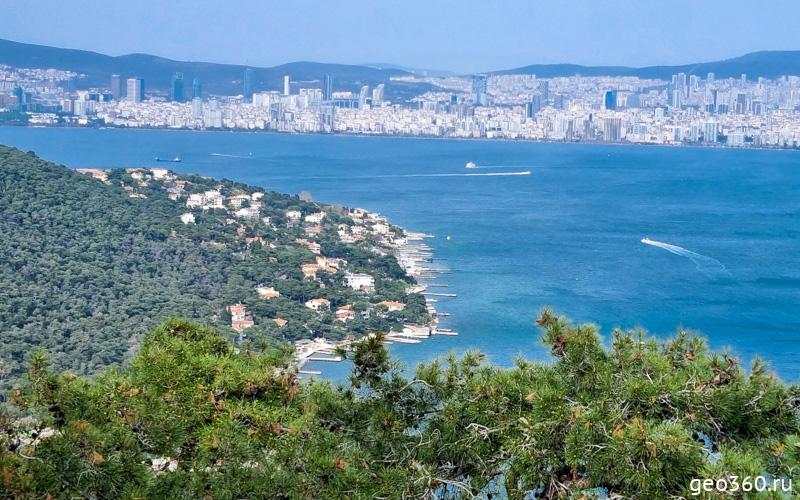 Панорама Стамбула с вершины острова Бююкада